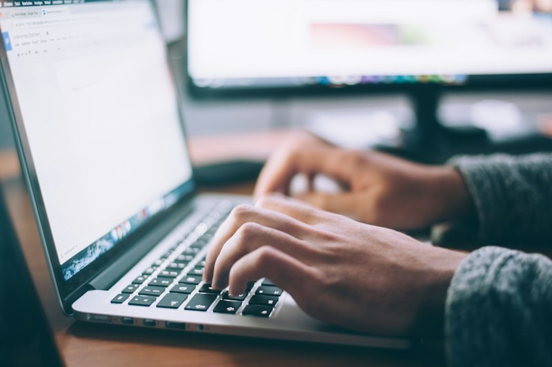 Erasing 'Tech Neck': Targeted Bodywork Solutions for Modern Screen Fatigue