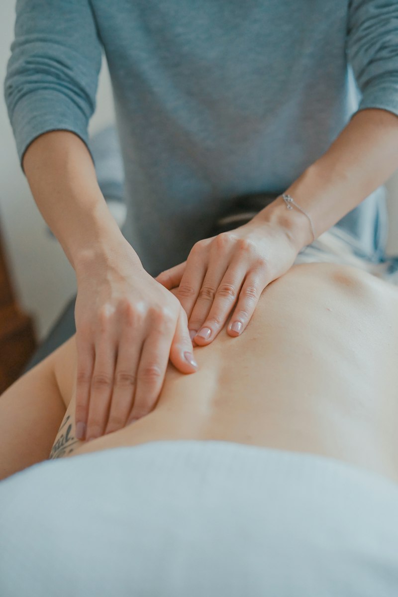 The Science of Herbal Body Wraps: Detoxification, Hydration, and Skin Firming